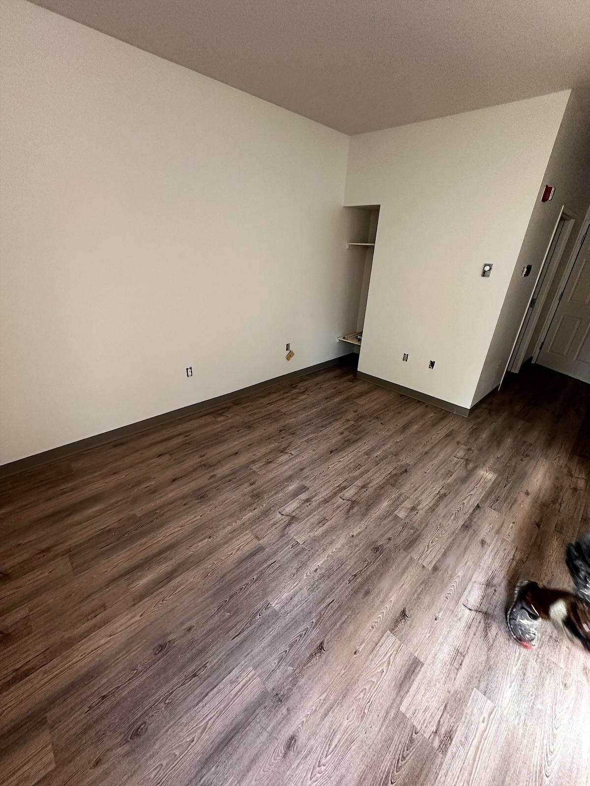 Residential laminate flooring installation - Bellevue, photo 2