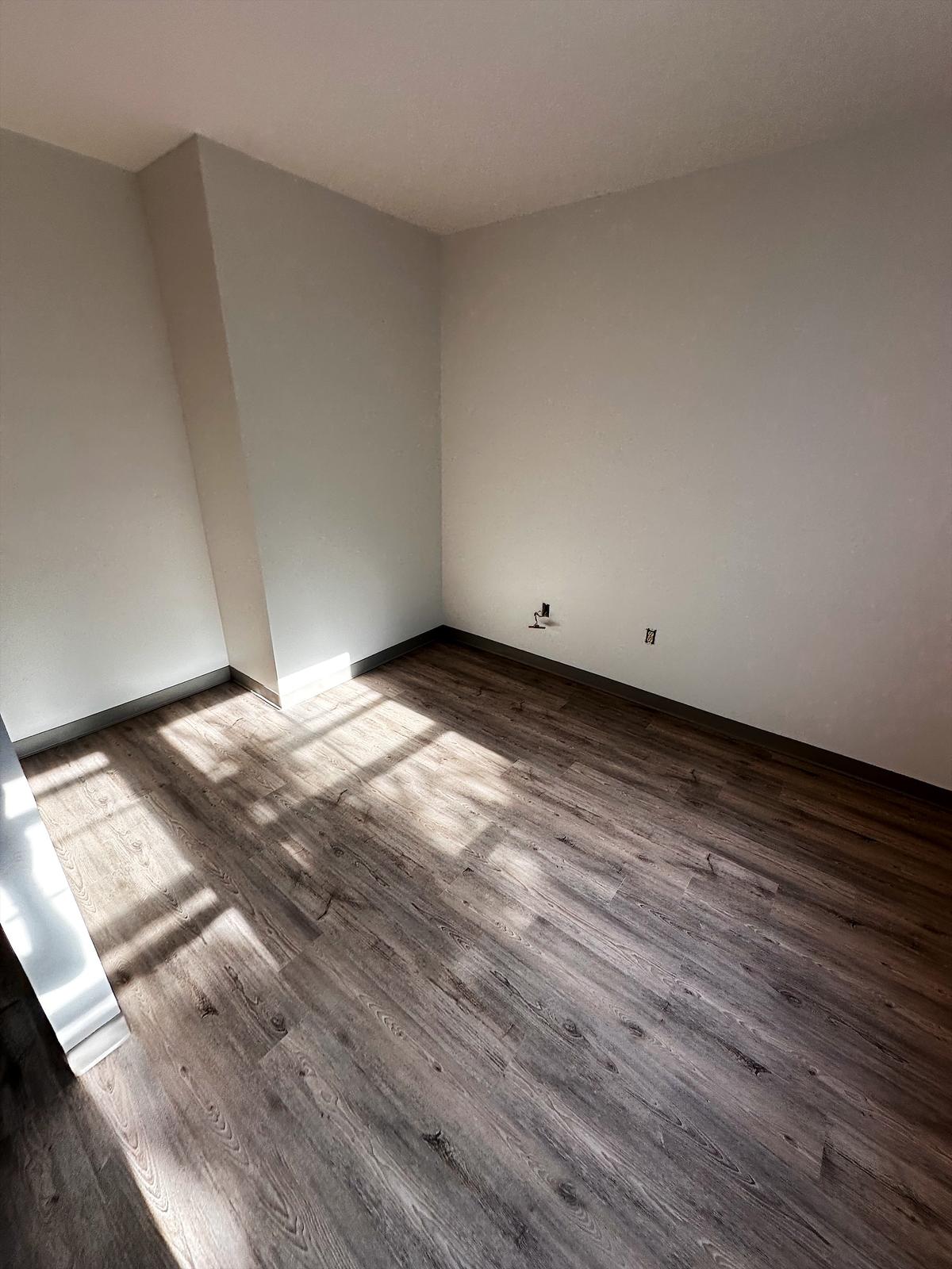 Residential laminate flooring installation - Bellevue, photo 4
